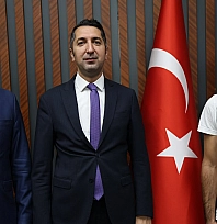 Zirvelerin sporcusu Tarık Tarkan Aksakal, Lenin Dağı tırmanışı öncesi Eren'e ziyaret