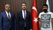 Zirvelerin sporcusu Tarık Tarkan Aksakal, Lenin Dağı tırmanışı öncesi Eren'e ziyaret