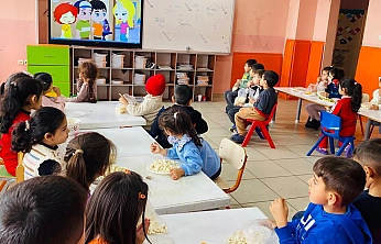 Arıcak'ta minik yürekler dostlukla buluşuyor