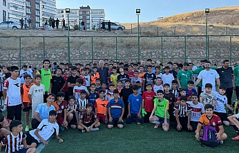 Başkan Toprak'tan Elazığspor altyapı seçmelerine ziyaret