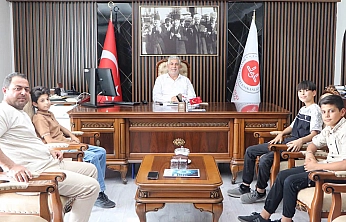 Başkan ve Müftü'den dürüst öğrencilere övgü