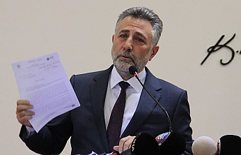 Bayraklı Belediyesi operasyonunda eski Başkan Sandal dahil 43 şüpheli adliyede