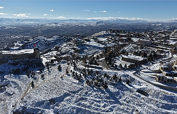 Beyaz gelinliğini giyen Harput havadan görüntülendi