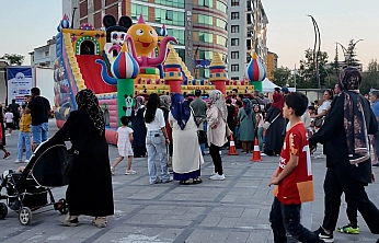 Cumhuriyet Meydanı'nda rengarenk coşku