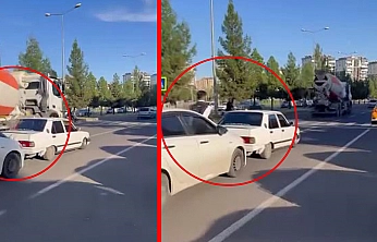 Diyarbakır'da yolda kalan aracı kaput üzerinden ittirdiler