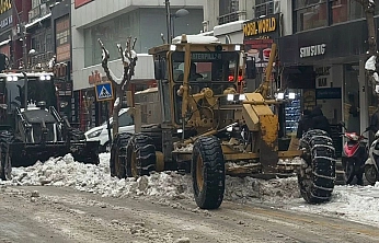 Elazığ Belediyesi karla mücadele ekipleri sahada