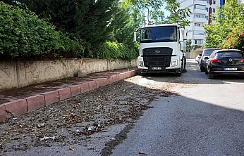 Elazığ Belediyesi, kent genelindeki temizlik çalışmalarını sürdürüyor