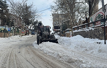 Elazığ Belediyesi'nden Harput'ta kar temizleme çalışması