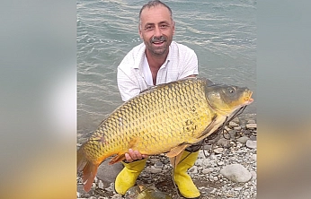 Elazığ'da 22 kiloluk sazan balığı yakalandı