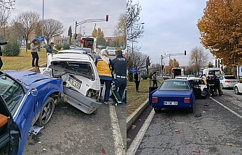 Elazığ'da 4 araç birbirine girdi!