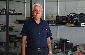 Elazığ'da 42 yıllık emek koridorlarda hayat buldu: Öğrencilerine tarihi armağan