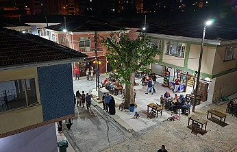 Elazığ'da 80'lerin ruhu sokakta canlandı: Vatandaşlar akın etti