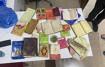 Elazığ'da apartman boşluğunda onlarca Kur'an-ı Kerim bulundu