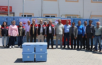 Elazığ'da arıcılığa destek: 15 Üreticiye 150 kovan dağıtıldı