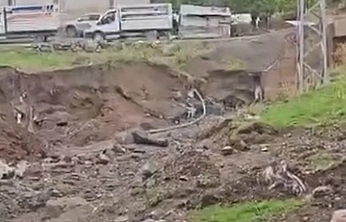 Elazığ'da aşırı yağış sonrası ağaçlar devrildi, derin çukurlar oluştu