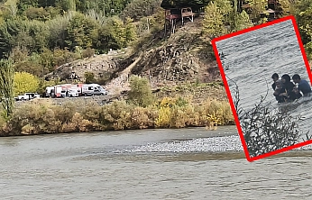Elazığ'da baraj kapakları açıldı, aile Murat Nehri'nde mahsur kaldı