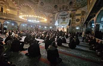 Elazığ'da Berat Kandili'nde camiler dolup taştı