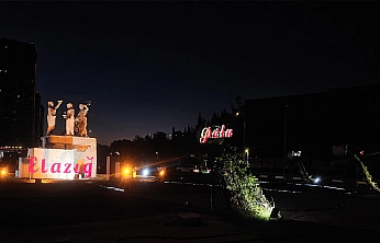 Elazığ'da Çaydaçıra Kavşağı Gece Görüntüsüyle Büyüledi
