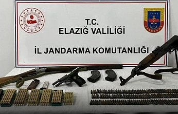 Elazığ'da cephanelik gibi eve jandarmadan operasyon