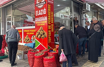 Elazığ'da ceviz bolluğu: Fiyatı duyan vatandaşlar kuyruk oluşturdu