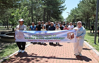 Elazığ'da çocuklar ve gençler, aileleriyle birlikte yürüdü