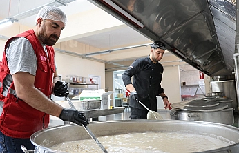 Elazığ'da dev kazanlarda aşure hazırlandı