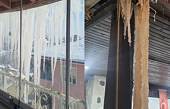 Elazığ'da dondurucu soğuk: Karakoçan'da metrelerce buz sarkıtı oluştu