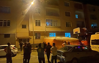 Elazığ'da Evinin balkonundan atlamak isteyen şahsı, polisler ikna etti