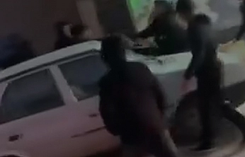 Elazığ'da gençler arasında kavga kameraya yansıdı!