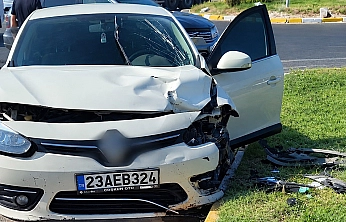 Elazığ'da iki otomobil çarpıştı: 1 yaralı