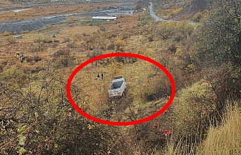 Elazığ'da kamyonet 50 metrelik uçurumdan düştü