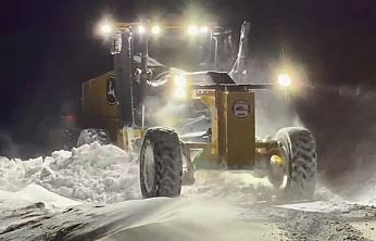 Elazığ'da kapanan köy yolları için çalışmalar sürüyor