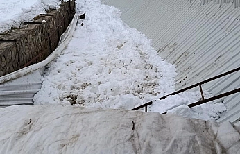 Elazığ'da kar faciası: Ahır çöktü