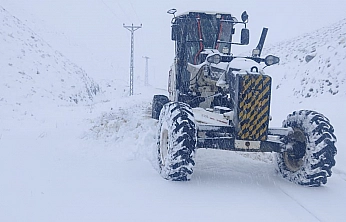 Elazığ'da kar yağışı 482 köy yolu kapattı