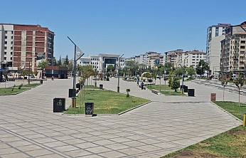 Elazığ'da Kavurucu Sıcaklar Hayatı Durdurdu: Cadde ve Sokaklar Boş Kaldı