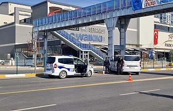 Elazığ'da kontrolden çıkan otomobil korkuluklara çarptı: 2 yaralı