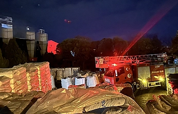 Elazığ'da korkutan yangın! 16 kişi dumandan etkilendi