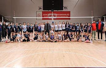 Elazığ'da küçük kadınlar voleybol il birinciliği tamamlandı