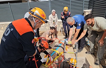 Elazığ'da kuyuya düşen vatandaş AFAD ekiplerince kurtarıldı