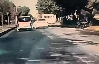 Elazığ'da makas atarken kayan otomobil kazaya davetiye çıkardı