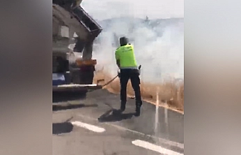 Elazığ'da otluk yangına trafik polisinden beton mikserli müdahale