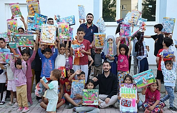 Elazığ'da Rojin Kabaiş anısına, çocuklara oyuncak dağıtıldı
