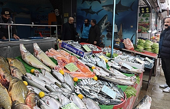 Elazığ'da soğuk hava balık tezgahlarına ilgi artırdı