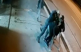 Elazığ'da vahset anlar: 4 kişi 1 kişiye saldırdı biri şahsın kulağı ısırarak kopardı