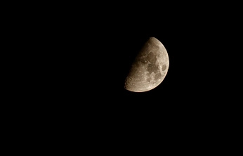 Elazığ'da yarım ay mest etti