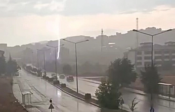 Elazığ'da yıldırım düştü