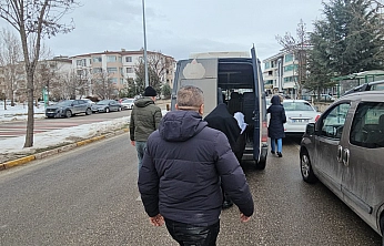 Elazığ'da zabıtadan kaçan dilenciler cami lavabolarına saklandı