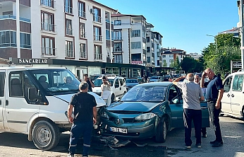 Elazığ'da zincirleme kaza: Motosiklet çarpan kadın yaralandı