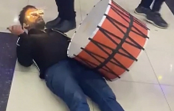 Elazığ'daki düğünde davulcudan renkli şov