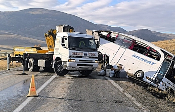 Elazığ firmasına ait otobüs kazasında ölenlerin kimlik tespiti sürüyor